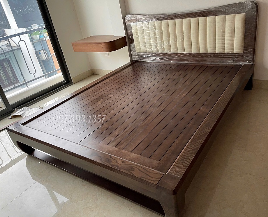 Giường Ngủ Chân Quỳ Gỗ Sồi Bọc Đệm 1m6 GN110