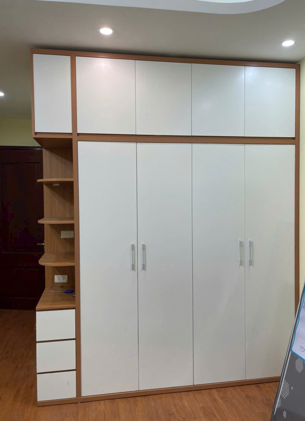 20 Mẫu Tủ Áo Hiện Đại Có kệ Trang Trí Gỗ MDF