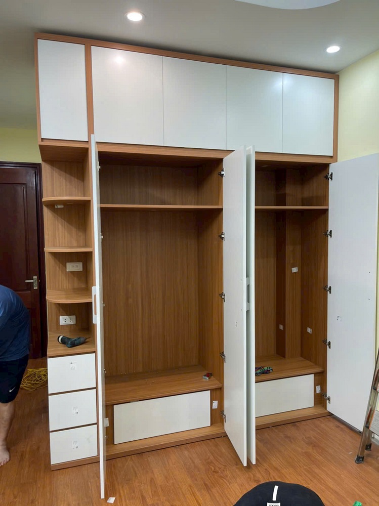 20 Mẫu Tủ Áo Hiện Đại Có kệ Trang Trí Gỗ MDF